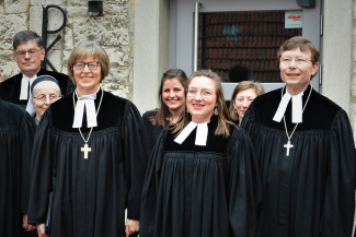 v.l.n.r.: Gisela Bornowski (Regionalbischöfin), Elise Badstieber (Pfarrerin), Wenrich Slenczka (Dekan)