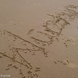 Wir hinterlassen Spuren im Strand...